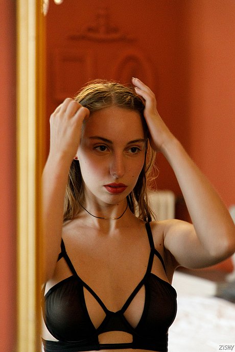 Pretty Italian babe Claudia Veneza strips to her undies & poses in the mirror - Gallery #35837