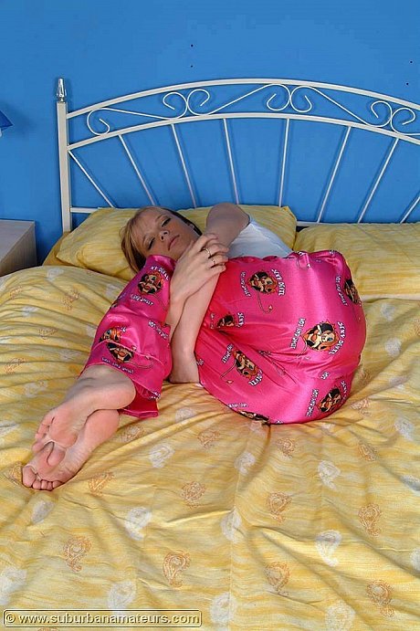 Amateur American Juliet shows her phenomenal petite figure on a bed - Image 3 of 21  in Amateur category   featuring Juliet 