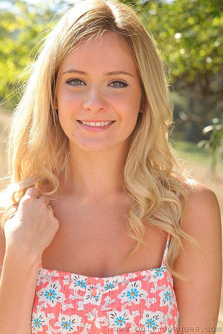 Thin hottie Elle Richie strips to blue tights and showcases her small melons - xxx porn gallery #47837 in Pantyhose featuring Elle Richie