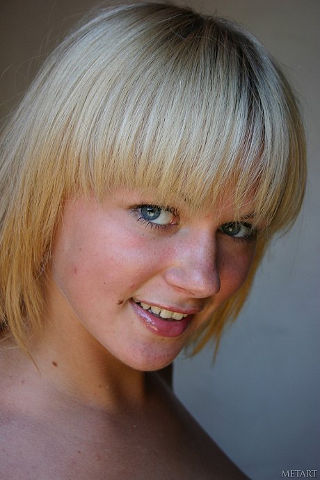 Glamorous blondy Chantel A washes her large melons pussy and round ass