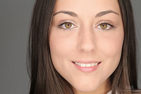 Pretty Iwia drops her jeans & bra to flaunt perfect behind & very tiny boobies