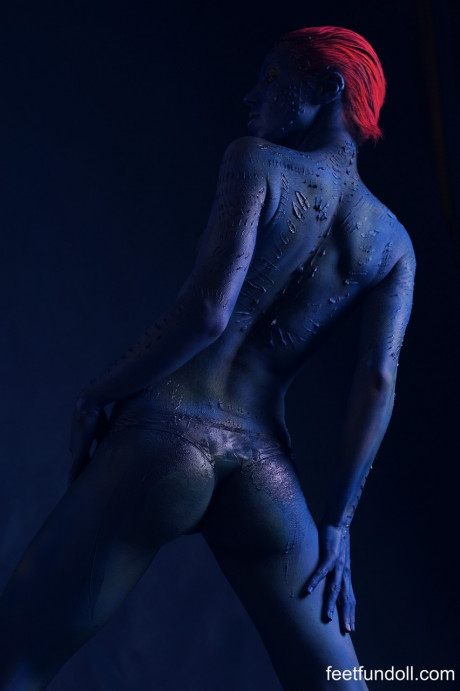 Redheaded babe in cosplay body paint Lisa Dove flaunts her small breasts and ass - #955683