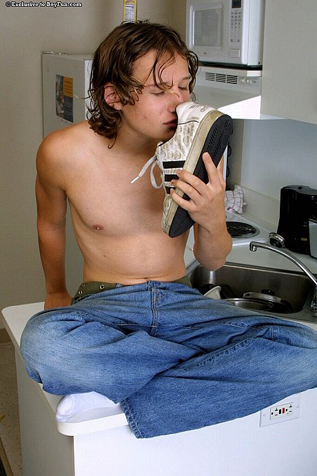 Hot teenage fiance boyfriend Sammy Case shows off his enormous behind and jerks off - Image 5 of 20  in Gay category  