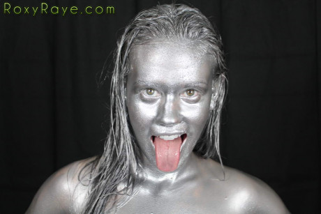 Amateur model Roxy Raye sports a metallic look while dildoing her butthole - #406214