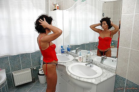 Seductive brunette grandma stripping off her undies and taking a shower - Gallery #5001