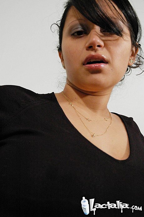 Pregnant latina slut girl sucks a nipple before toying her horny vagina - Image 1 of 16  in Dildo category  