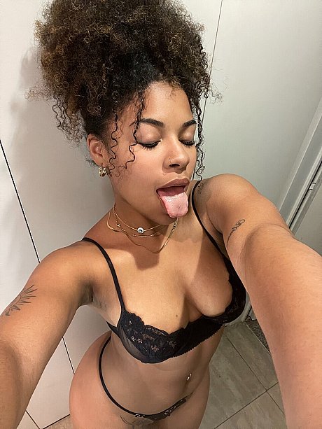 OnlyFans Paola Axo Porn Photos - Image 7 of 20  in Pussy category  