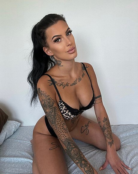 Hot amateur model posing in her sweet outfits in her compilation - Image 3 of 15  in Close Up category  