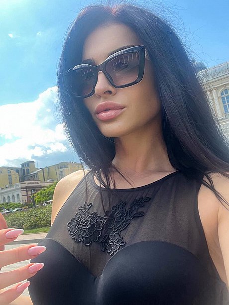 OnlyFans Caroline Deam Porn Pictures - Image 14 of 20  in Model category  