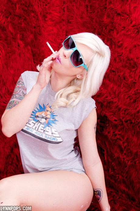 Tattooed blondie Lynn Pops smokes a cigarette before masturbating with a toy - #947872