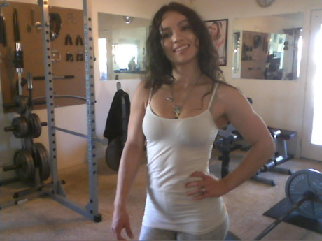 Sweet babe with amazing abs Tia flaunts her biceps at a home gym - #428242