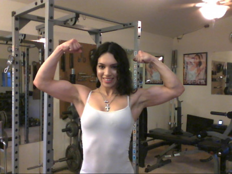 Sweet babe with amazing abs Tia flaunts her biceps at a home gym - #428257