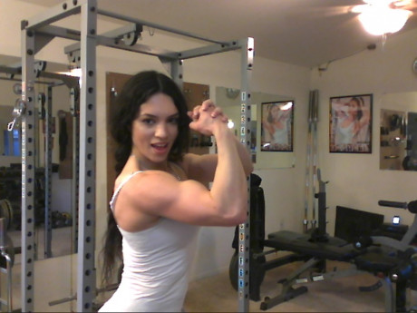 Sweet babe with amazing abs Tia flaunts her biceps at a home gym - #428258