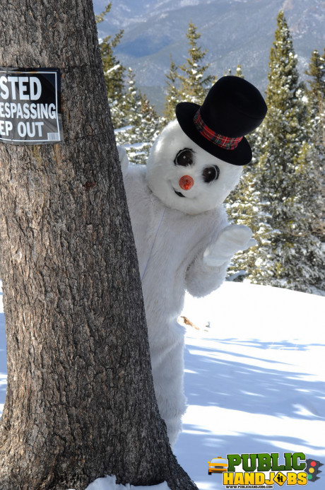 Dirty redhead Brandi de Lafey gives a snowman a CFNM handjob in the woods - #663431