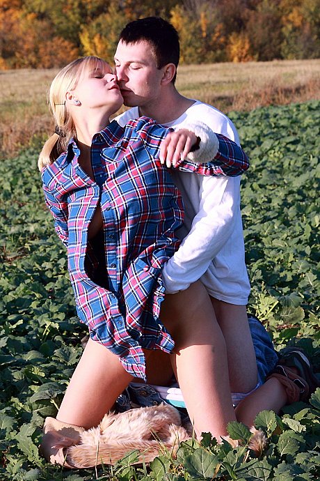 Yellow-haired slut gf broad and her man have sex in a crop field away from prying eyes - Image 7 of 16  in Outdoor category   featuring Marry Queen 