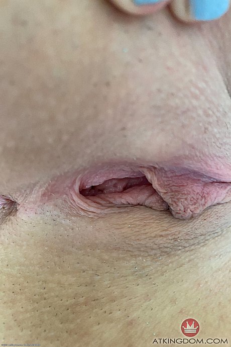 Brunette amateur Selina Bentz shows her small melons and spreads her twat - Image 12 of 20  in Legs category   featuring Selina Bentz 