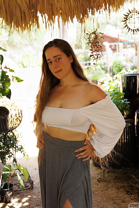 Zishy starring Josie Beall Sex Images - Image 11 of 13  in Babe category   featuring Josie Beall 