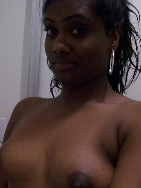 Black teen Paris takes selfies while showing her massive butt & puffy nipples - #1404730