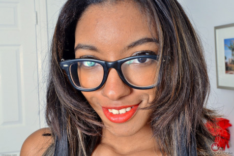 Ebony amateur Raven Wilde shows off the pink of her twat with glasses on - #1190591