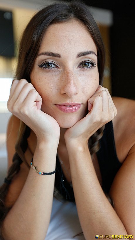 Pretty French babe Stephanie loves a doggystyle POV fuck on all fours - Image 4 of 21  in Amateur category   featuring Clea Gaultier 