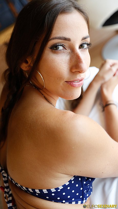 Pretty French babe Stephanie loves a doggystyle POV fuck on all fours - Image 9 of 21  in Amateur category   featuring Clea Gaultier 