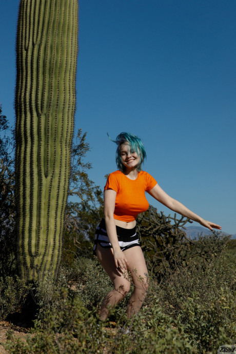 Amateur young Vonnie Bean flaunts her great juggs and humongous booty in a solo - #1546106