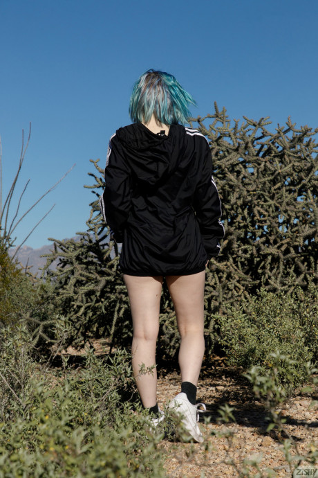 Amateur young Vonnie Bean flaunts her great juggs and humongous booty in a solo - #1546109