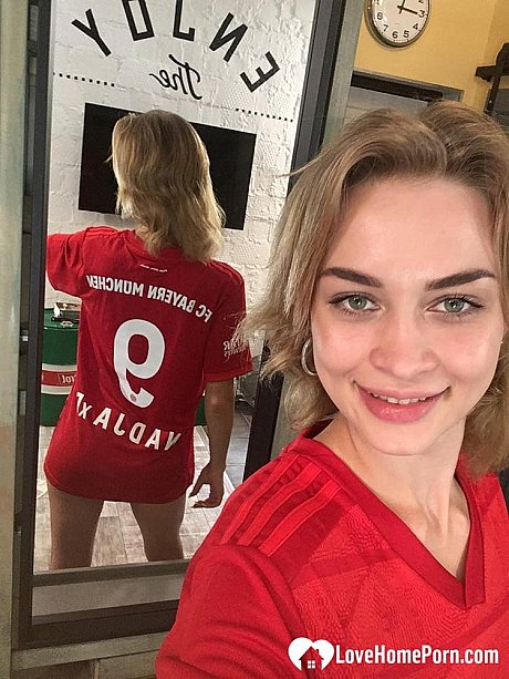 Pretty attractive amateur teenie lifts her red shirt up and shows her large natural titties - Image 13 of 16  in Amateur category   featuring Loren Strawberry 