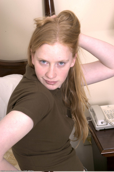 Amateur teenie Sandy unveils her hairy snatch and fingers it on a bed - #1319646