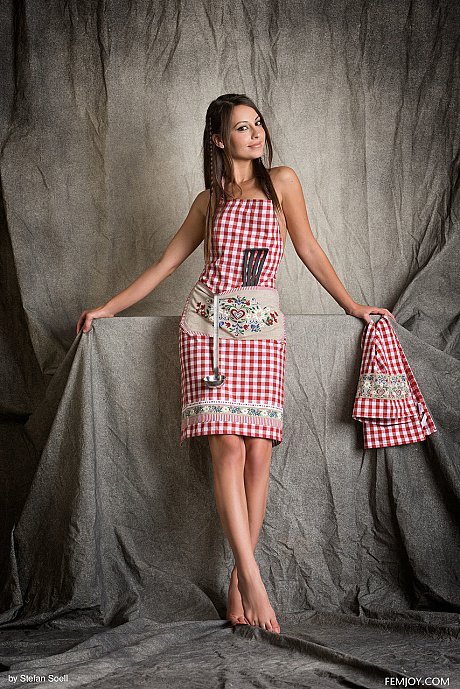 Skinny amateur model Lorena G gets rid of her apron & shows her hot nude body - xxx porn gallery #49173 in Pussy featuring Lorena Garcia