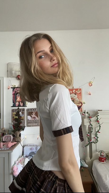 OnlyFans Mara skinny Mara petite - Image 6 of 10  in Teen category   featuring Mara Petite 