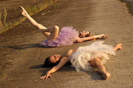 Met Art performed by Multiple Model Set Hot Photos - Image 10 of 21  in Lesbian category   featuring Multiple Model Set 