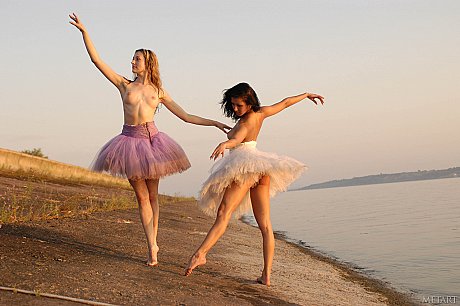 Met Art performed by Multiple Model Set Hot Photos - Image 16 of 21  in Lesbian category   featuring Multiple Model Set 