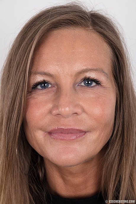 Cougar cougar blondy Karolina shows her small hard nipples in her porn audition - Gallery #35637