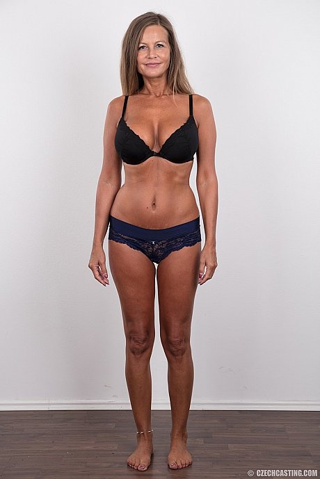 Cougar cougar blondy Karolina shows her small hard nipples in her porn audition - Image 4 of 20  in Close Up category   featuring Karolina 