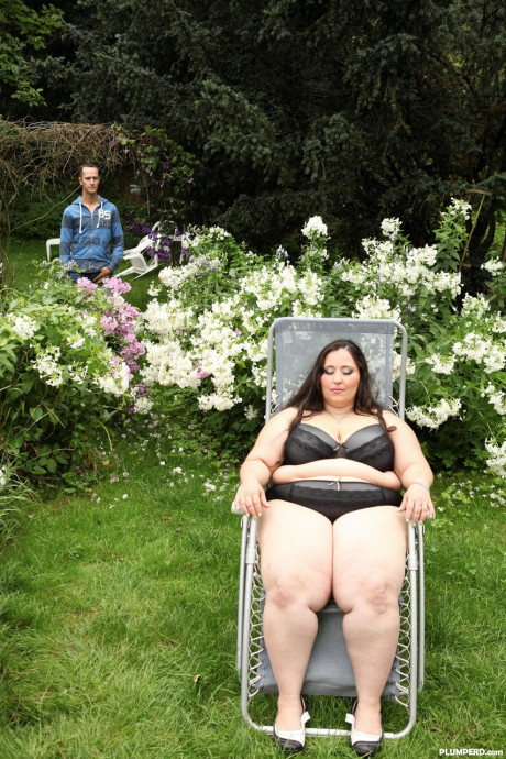 Super sized BBW Jitka sits on a Peeping Tom's face in the garden - #711503