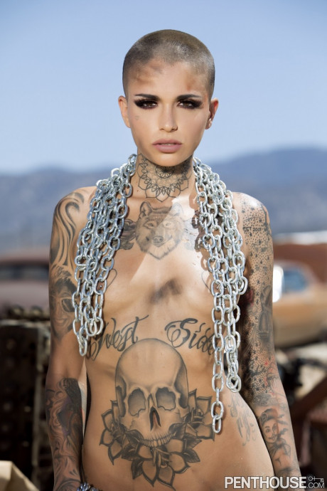 Bald inked babe Leigh Raven flaunts her small breasts and poses naked outdoors - #305925