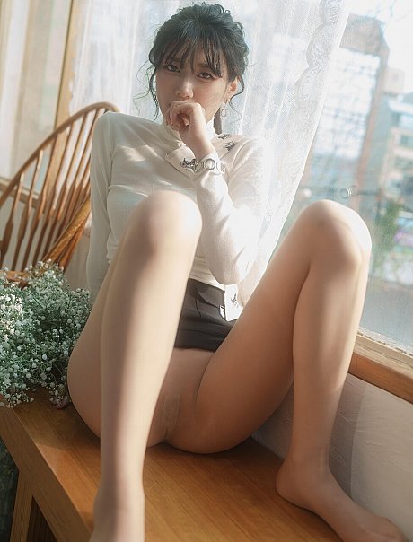 BeautyLeg001 naked Photos - Image 4 of 10  in Babe category  