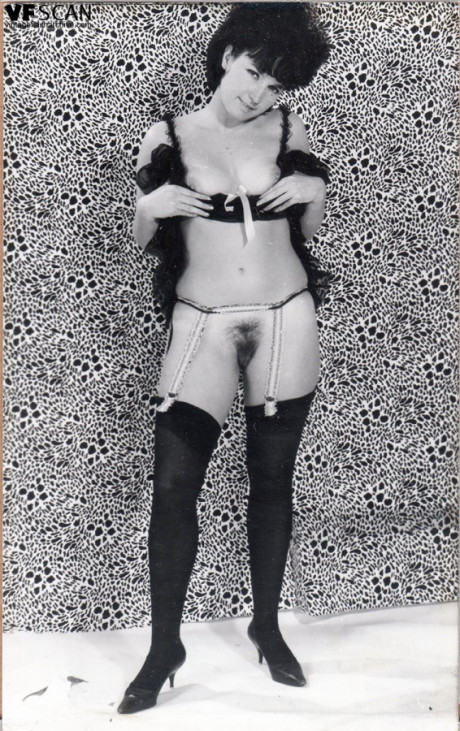 Vintage hoes in nylons bend over and spread to show their hot wares - #1064865