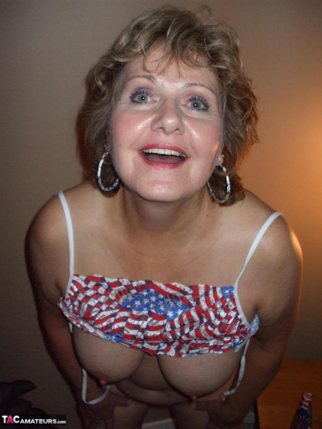 Old amateur Busty Bliss sets her natural boobies free of a USA themed bikini - #173547