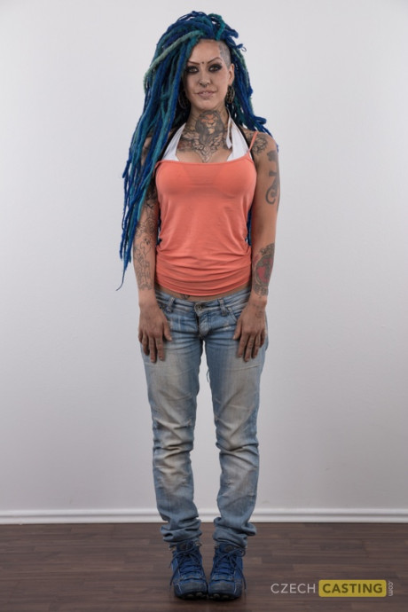 Punk lady girlfriend girl with a headful of dyed dreads stands nude in her modelling debut - #959209