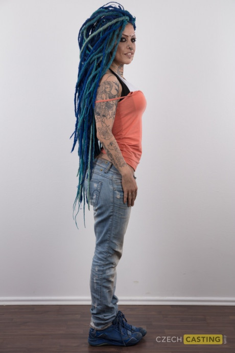 Punk lady girlfriend girl with a headful of dyed dreads stands nude in her modelling debut - #959210