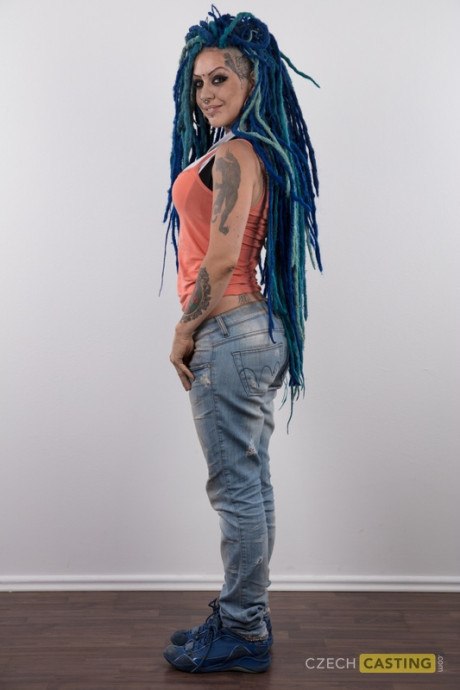 Punk lady girlfriend girl with a headful of dyed dreads stands nude in her modelling debut - #959211