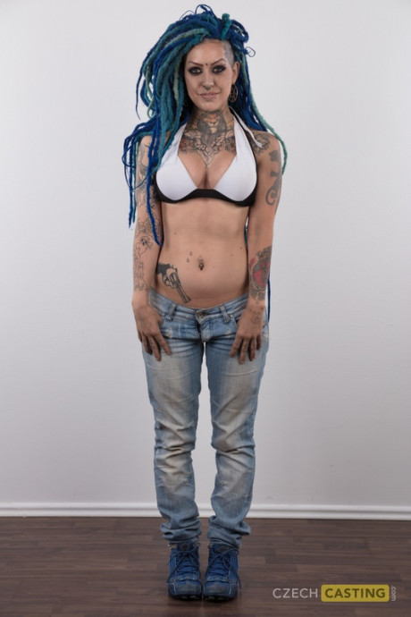 Punk lady girlfriend girl with a headful of dyed dreads stands nude in her modelling debut - #959212