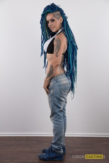 Punk lady girlfriend girl with a headful of dyed dreads stands nude in her modelling debut - #959214