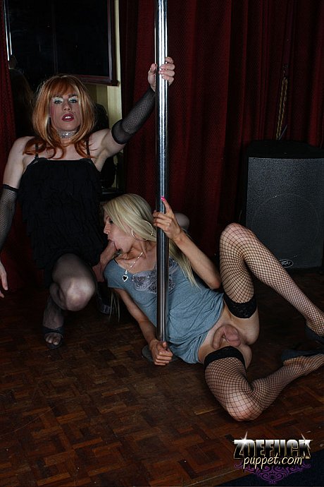 Zoe Fuck Puppet XXX Images - Image 7 of 15  in Shemale category  