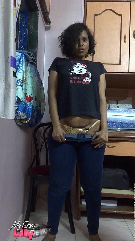 Indian solo girl girlfriend woman Lily Singh exposes he bra and sporting a whale tail - Image 11 of 12  in Asian category   featuring Lily Singh