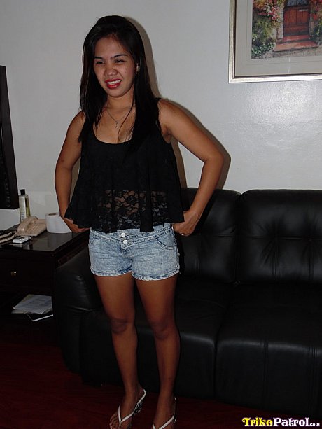 Amateur Filipina Zue exposes her chubby body and fucks a boner on a bed - Image 2 of 21  in Amateur category   featuring Zue 