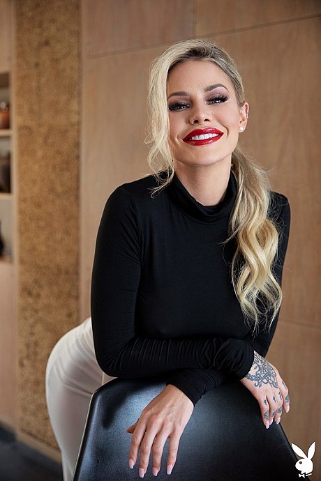 Glamorous babe Jessa Rhodes shows off her juicy juggs & her tasty snatch - Image 5 of 20  in Model category   featuring Jessa Rhodes 