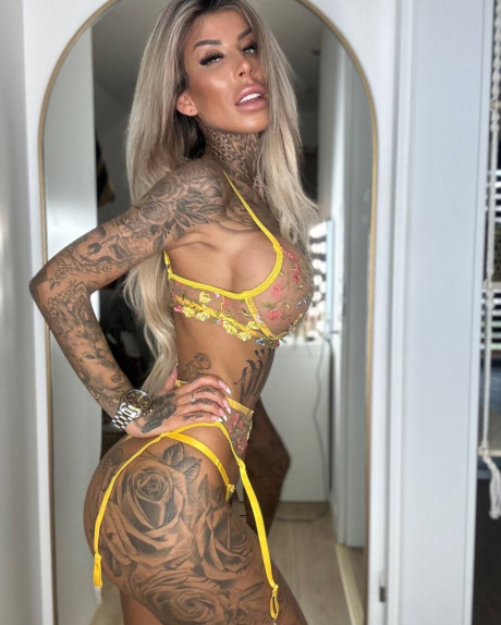 Inked amateur bombshell Jacky posing in her exotic yellow undies - #934416
